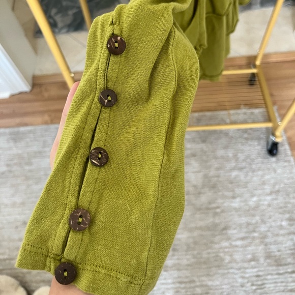 Never worn- Free People Beach long sleeve tunic. Button detailing on sleeves - Picture 3 of 3